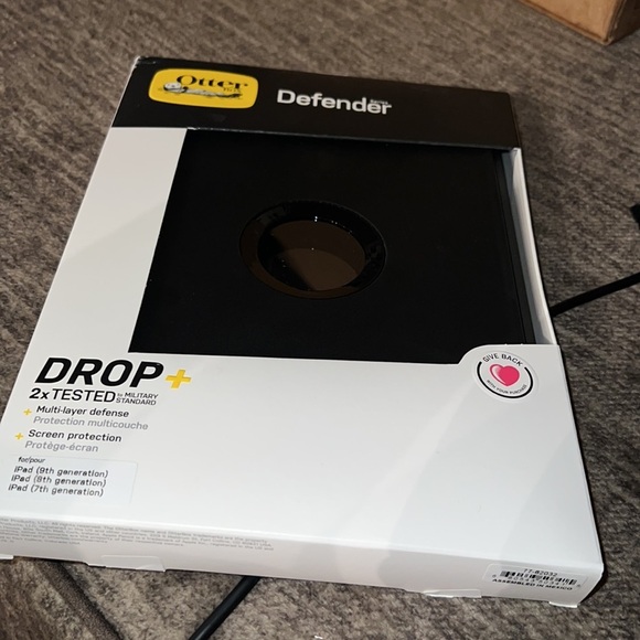 Otter box Pad (7th, 8th, and 9th gen) Case
Defender Series - Picture 7 of 9